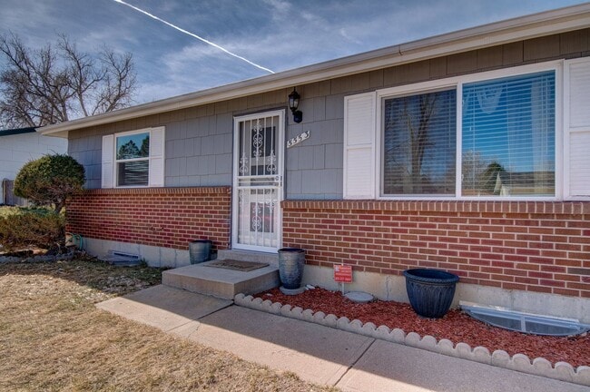 Building Photo - 5553 Crystal Way