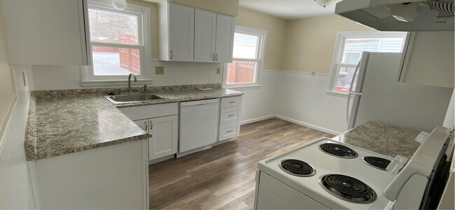Building Photo - 904 Kennebec Ave