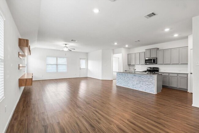 Building Photo - 1217 Matt Ln