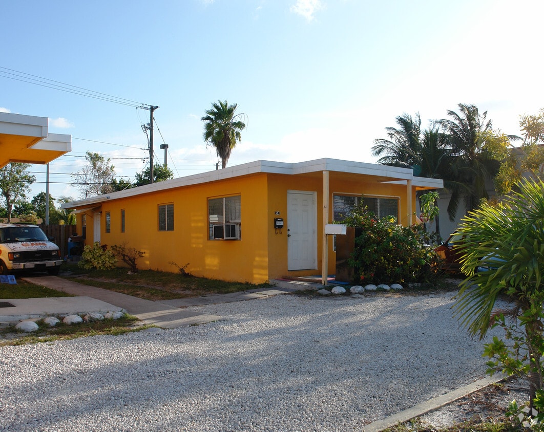 Primary Photo - 3541 Davie Blvd