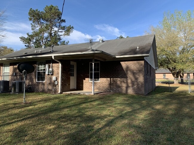 Building Photo - Duplex for Rent