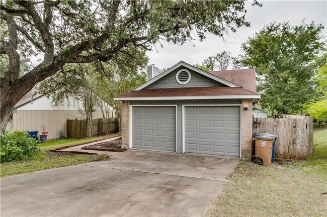 Building Photo - Cozy Single-Story 3 Bed, 2 Bath Home Near South Congress