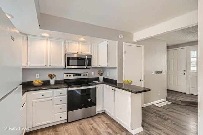 Foto del edificio - 2-Story Copper Ridge Townhome with Balcony, Fenced Yard & RTD Access