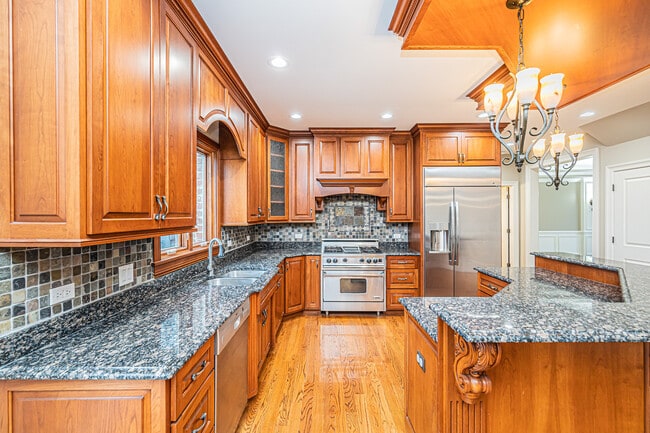 Building Photo - 361 S Elm St