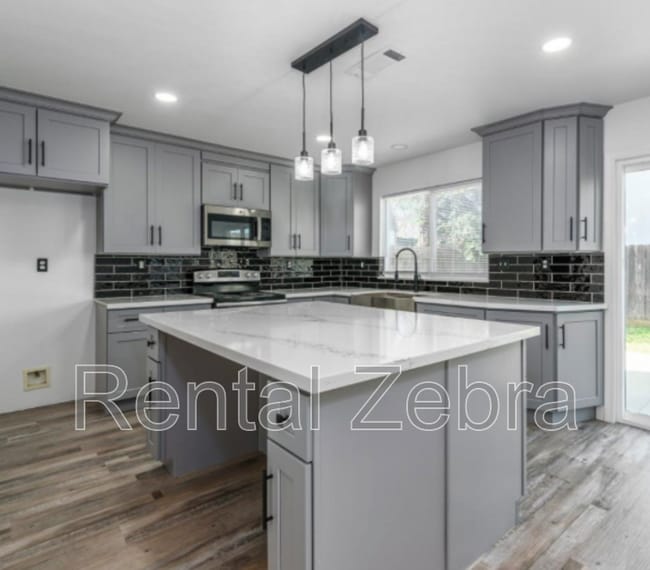 Building Photo - 3785 Compass Pointe Ave