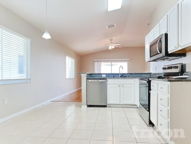 Building Photo - 4926 Trinidad Dr