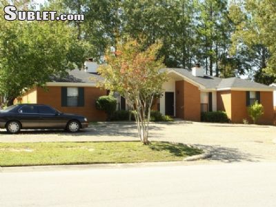 Building Photo - 305 Woodshire Dr
