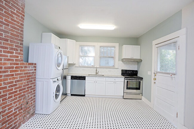 Foto del edificio - Renovated Single Family