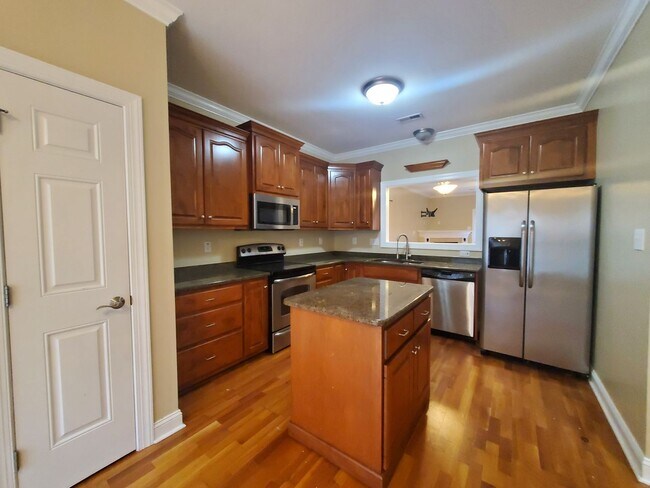 Foto del edificio - 1323 Woodland Dr