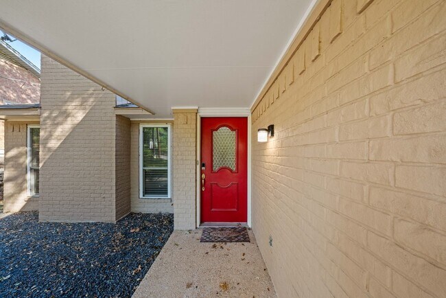 Foto del edificio - Charming 3-Bed Home with Fireplace & Garage in New Braunfels – 1,505 Sq Ft of Comfort