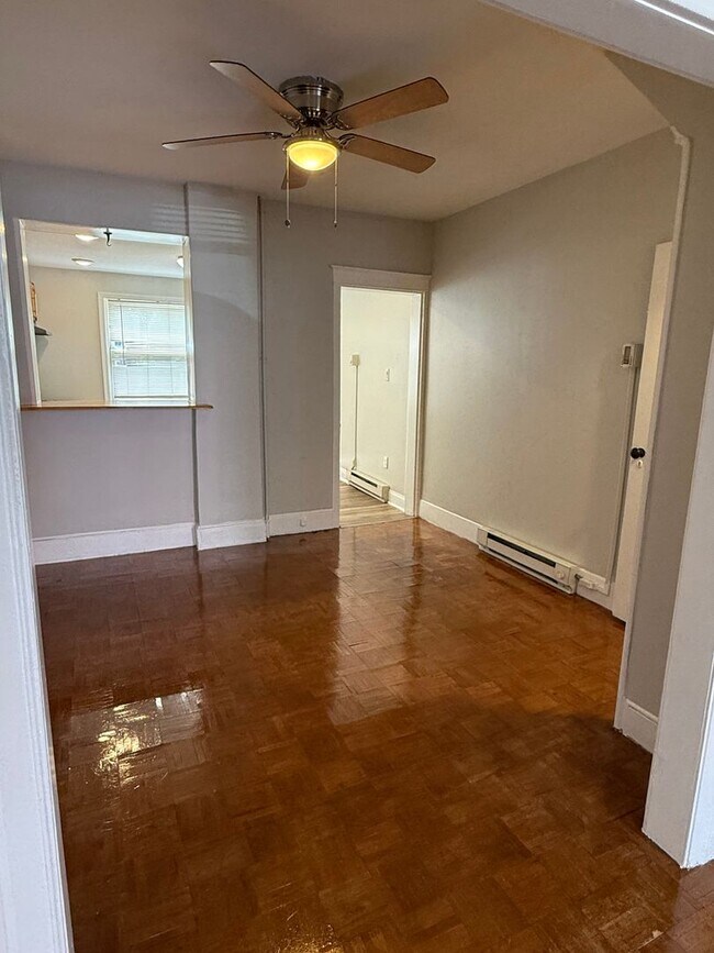 Foto del edificio - Beautiful 2BR home in Port Richmond