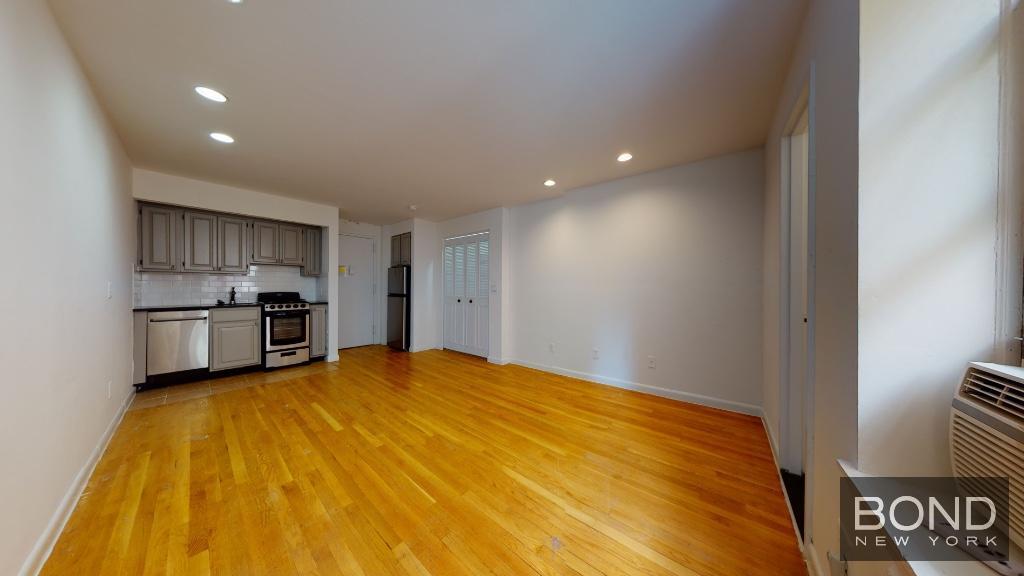 Primary Photo - 30 Charlton St