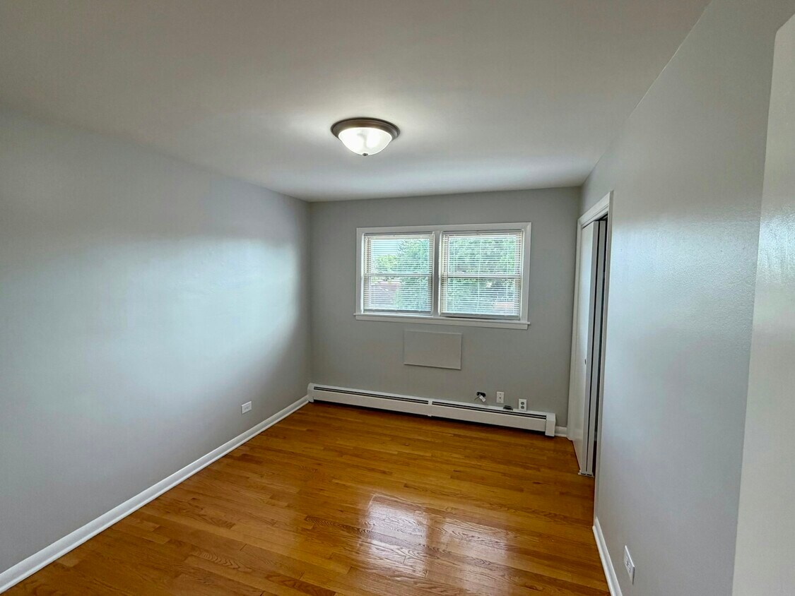 Building Photo - 2741 W 87th St