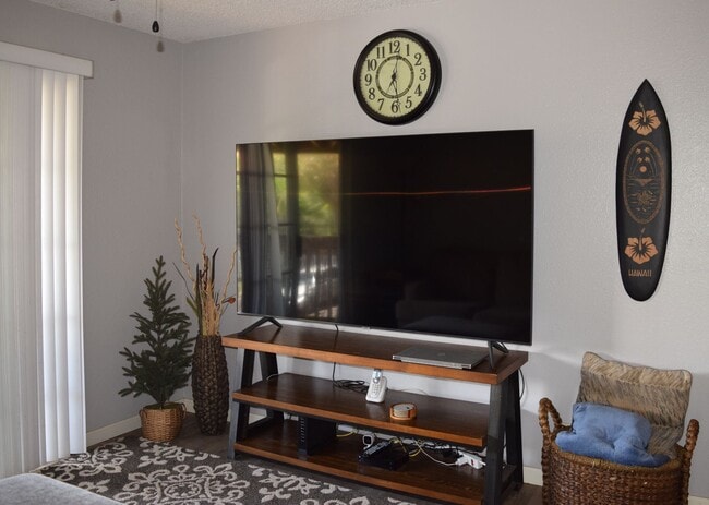 Building Photo - Fully remodeled & furnished Kihei Villages...