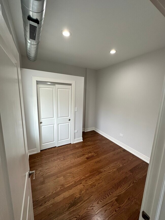 Foto del edificio - 1444 W Erie St