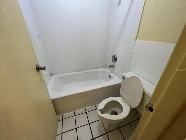 Foto del edificio - 7900 S Orange Blossom Trail