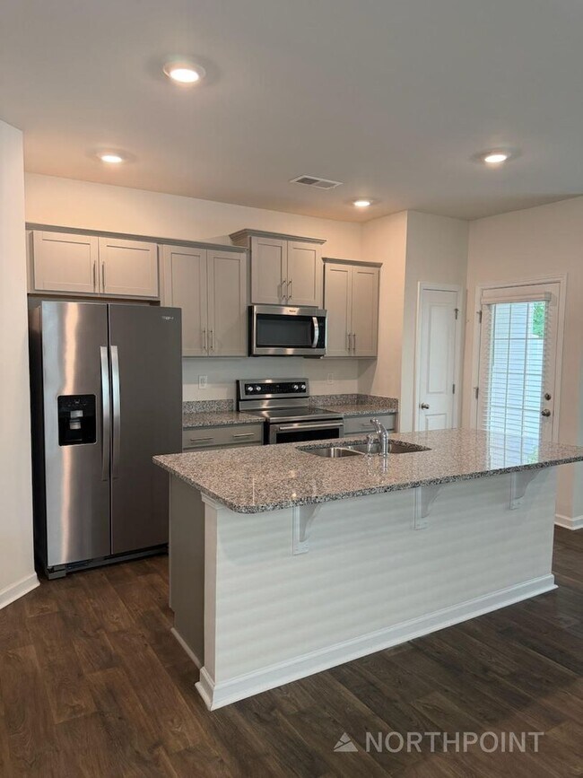 Building Photo - Brand new 3 bedroom townhome available for immediate move in!