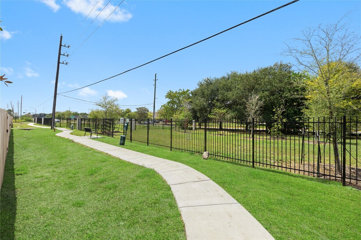 Building Photo - 3033 Dovedale St