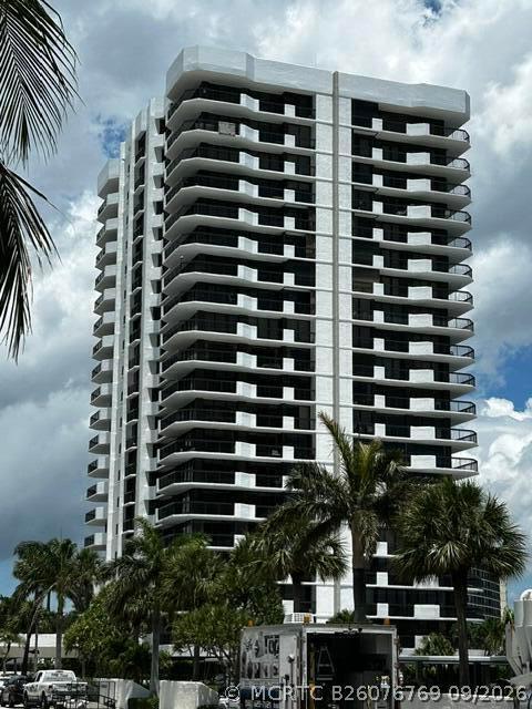 Foto del edificio - 108 Lakeshore Dr
