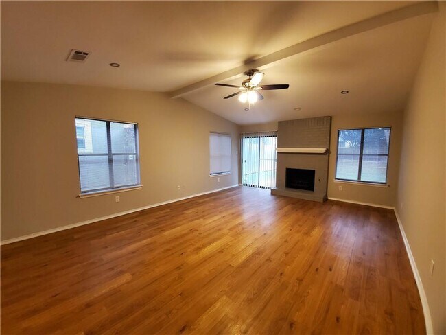 Foto del edificio - 2665 Piping Rock Trail