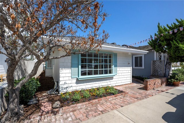 Building Photo - 122 Apolena Ave