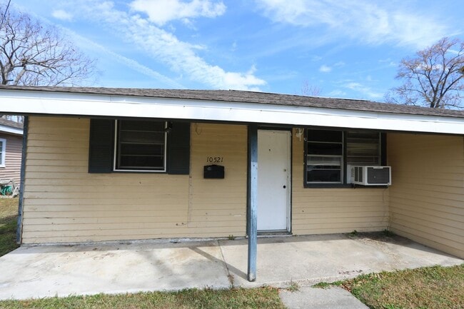 Building Photo - 10521 Alan St