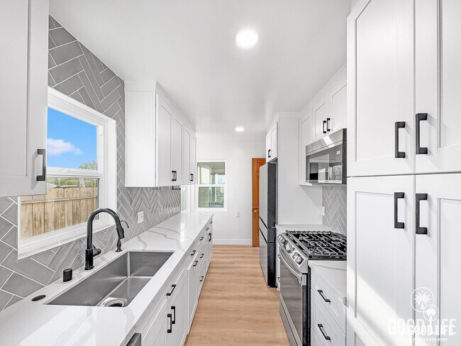 Foto del edificio - Coastal Charm Meets Modern Living in Beautiful Encinitas