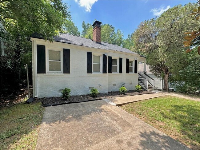 1764 Springview Rd NW Atlanta - 1764 Springview Rd Nw Atlanta Ga Building Photo 