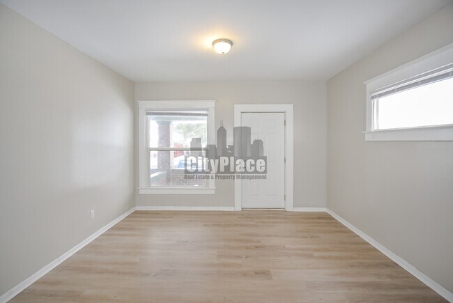 Building Photo - 820 N Oakland Ave