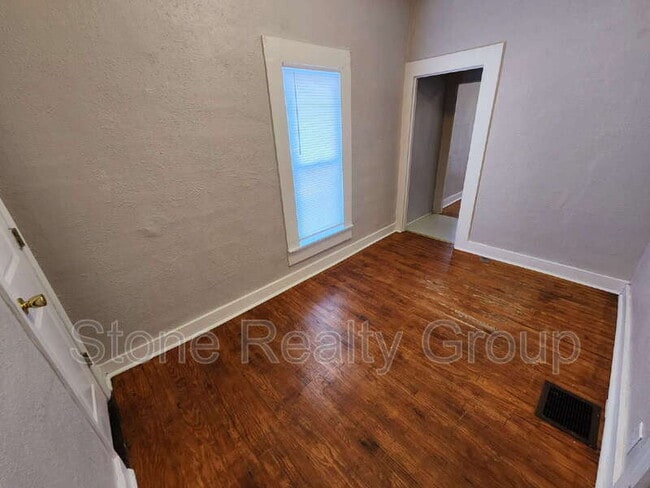 Building Photo - 233 S Lincoln St