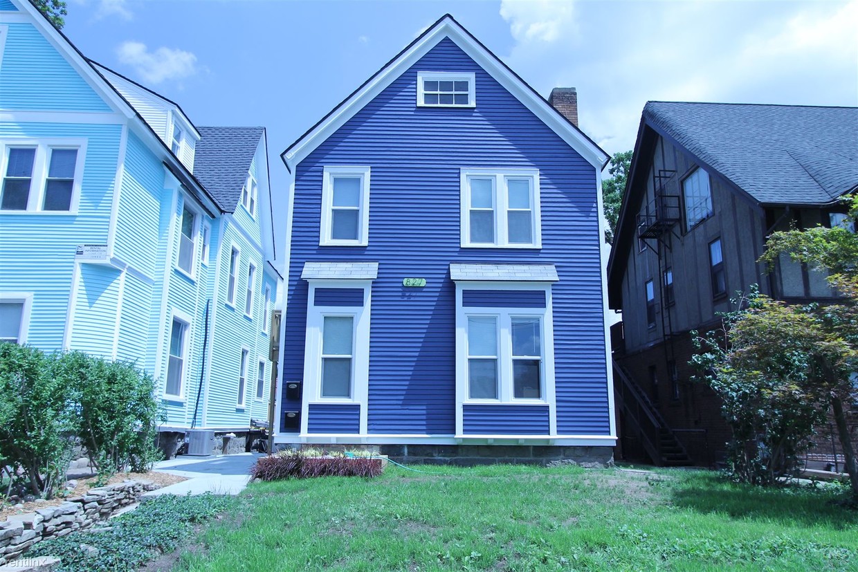Primary Photo - 827 E University Ave