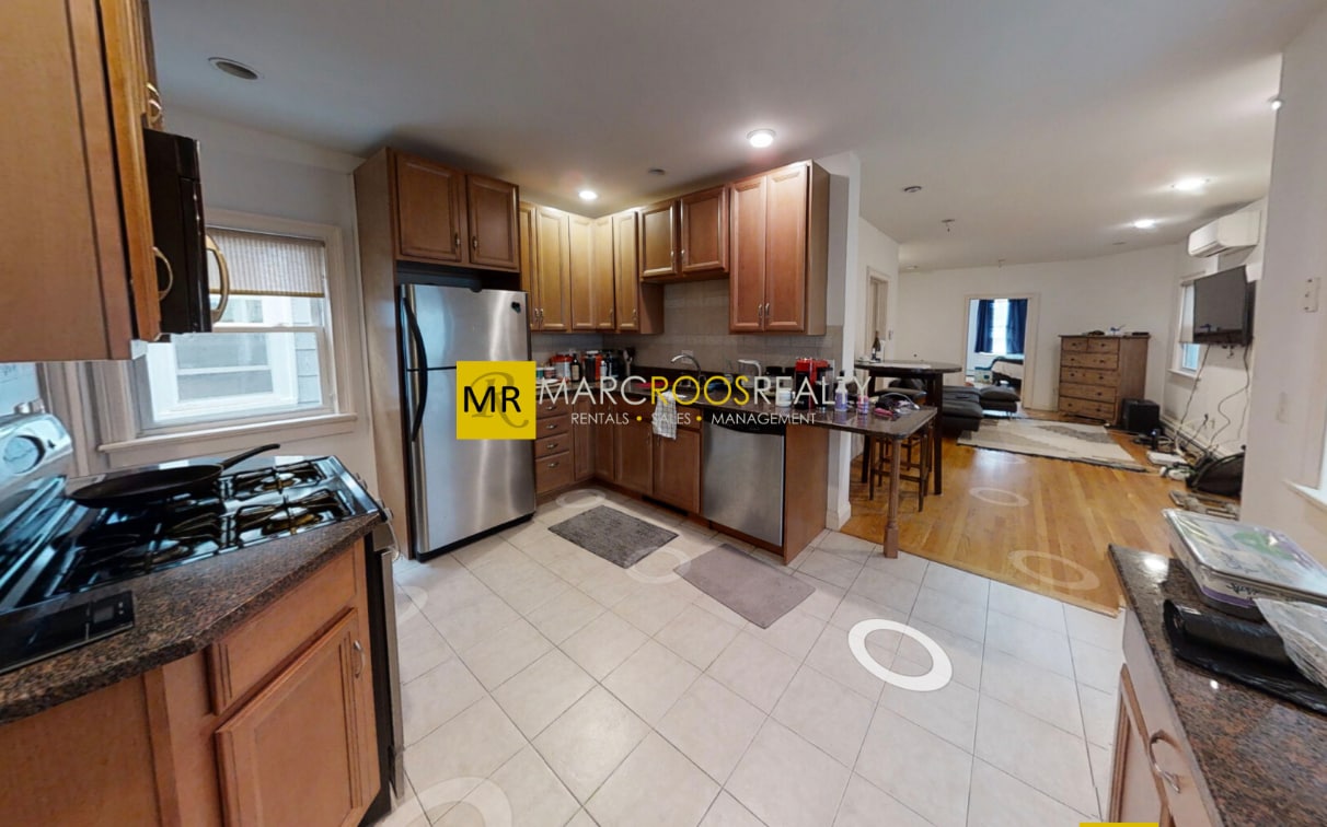 Primary Photo - 164 L St