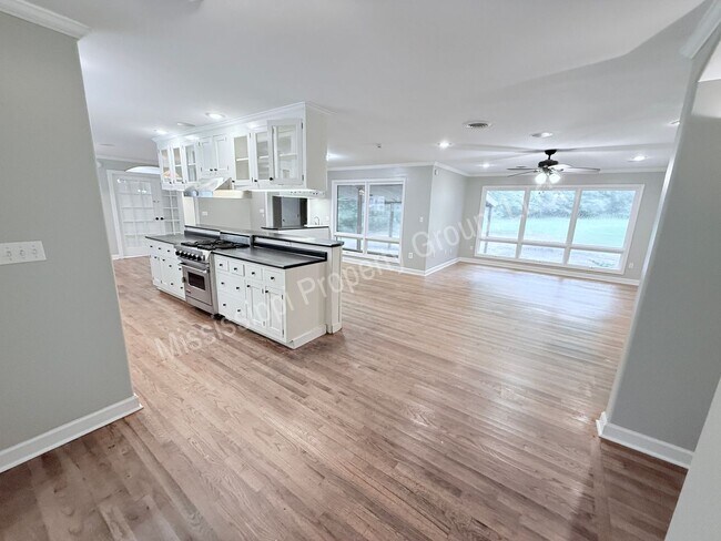 Building Photo - 3BR/3BA For Rent