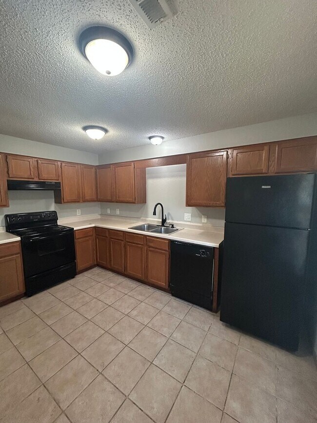 Building Photo - **UC**3501 SW Landau Ct Apt 1 &amp; 2