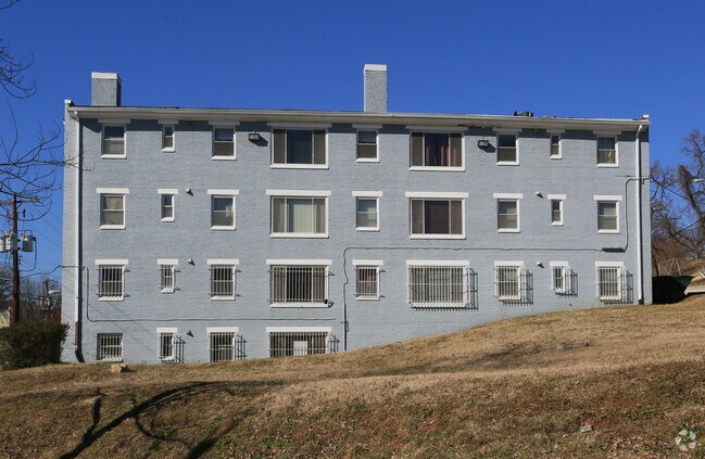 Building Photo - High Land View