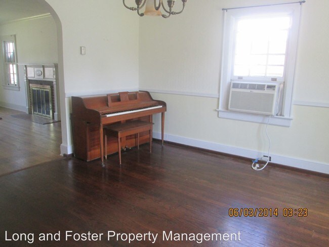 Building Photo - 3 br, 1.5 bath House - 901 Hunnicutt Ave