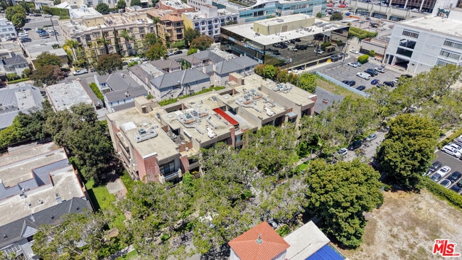 Foto del edificio - 141 S Linden Dr