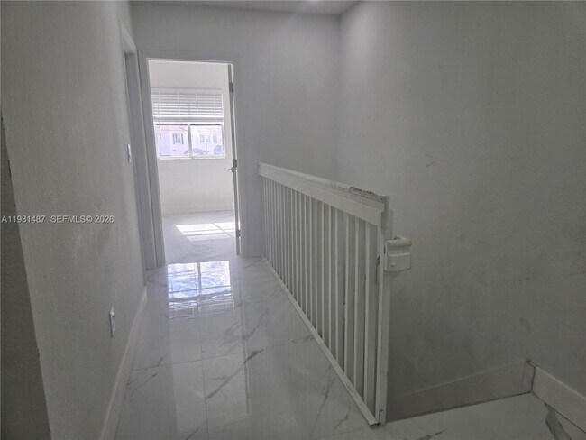 Foto del edificio - 17337 NW 7th Ave