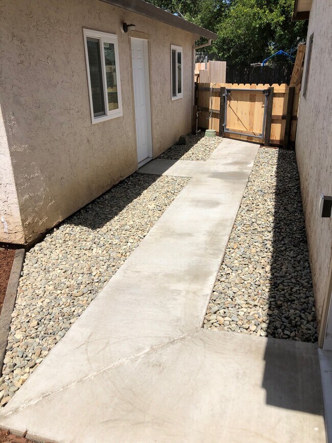 Casa de paso al garaje - 3710 Fairgrounds Dr