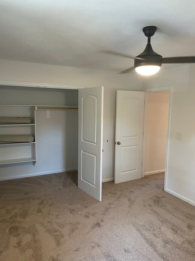 Foto del edificio - 2224 Sandalwood Rd