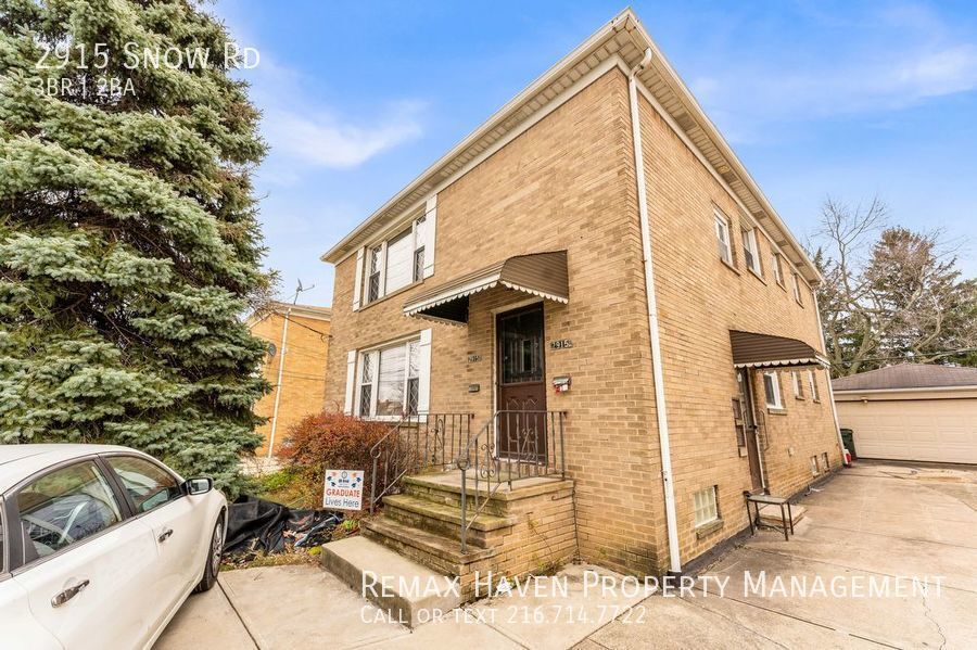 Primary Photo - 2915 Snow Rd UP, Parma - Spacious 3 bed 1....