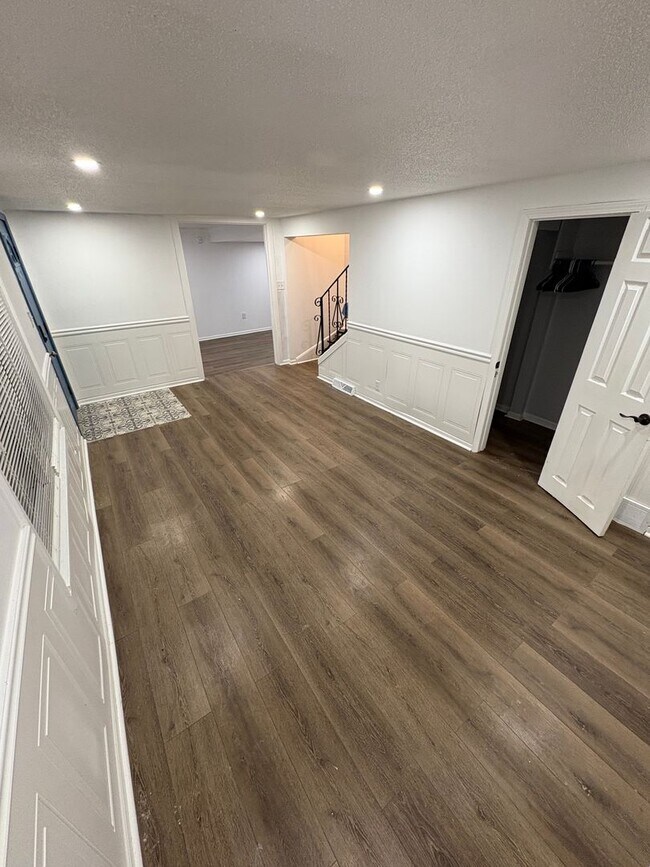 Foto del edificio - 3 Bed / 2.5 Bath Home on a Corner Lot – Bright, Updated, and Move-In Ready