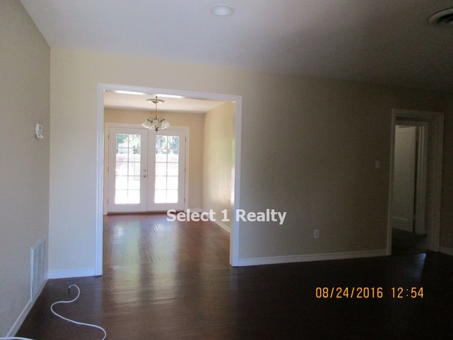 Building Photo - 206 John Gildi Ave