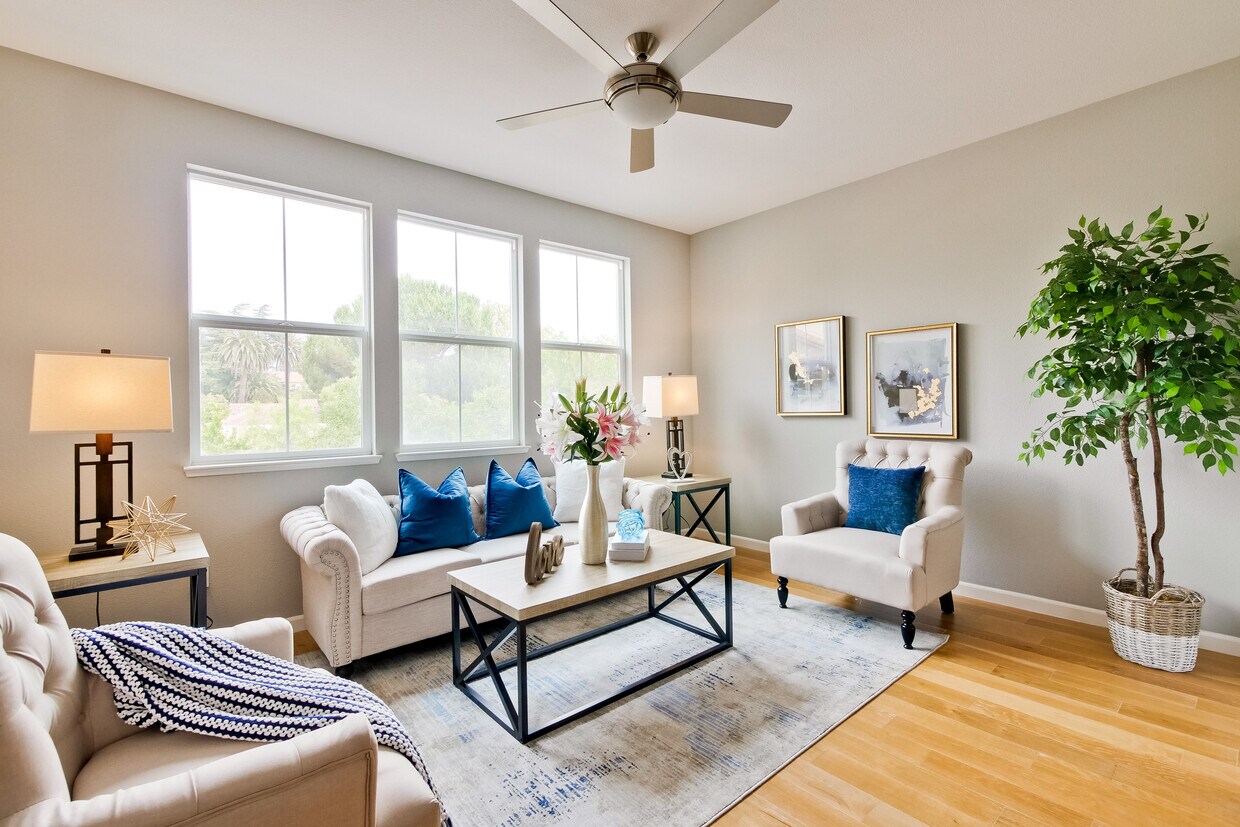 Foto principal - 682 Cedarville Ln