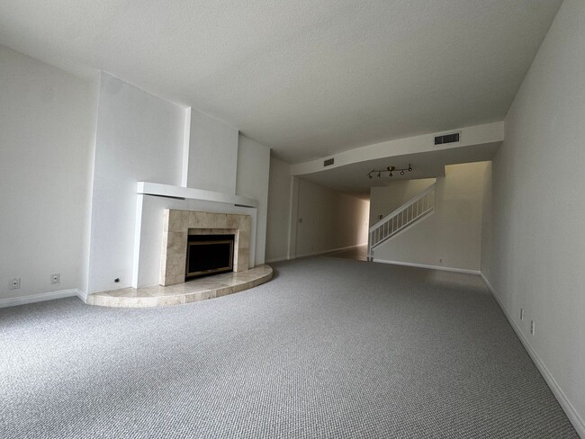 Large Updated Two-Story Townhouse For Rent - Large Updated Two-Story Townhouse For Rent