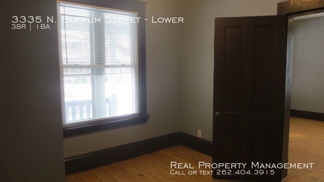 Building Photo - 3 Bedroom Lower Duplex Available Now!
