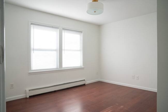 Building Photo - 82 McLellan St