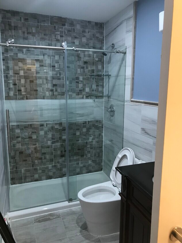 Foto principal - 604 E 82nd St