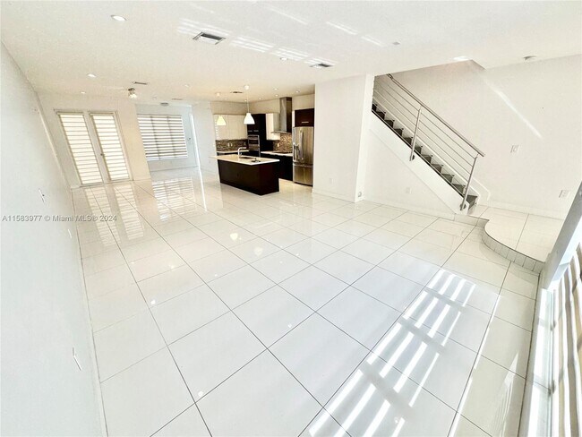 Foto del edificio - 6422 NW 104th Path