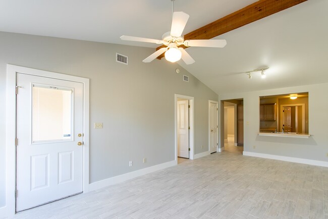 Building Photo - 627 Lois St